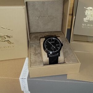 Burberry City leather Strap Watch.